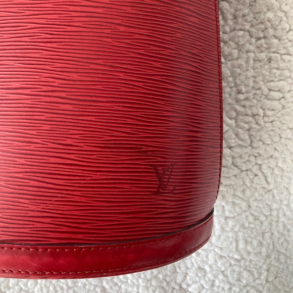 Louis Vuitton Red Epi Leather Vintage Cluny Shoulder Bag - Picture 9 of 15
